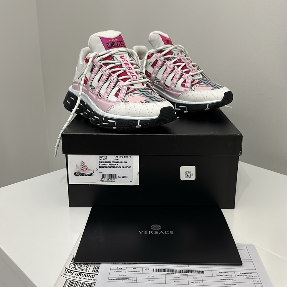Women's TriGreca Low Top Sneakers - size 39